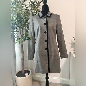 Isabella Woman Suit, Size 8. Color Gray.